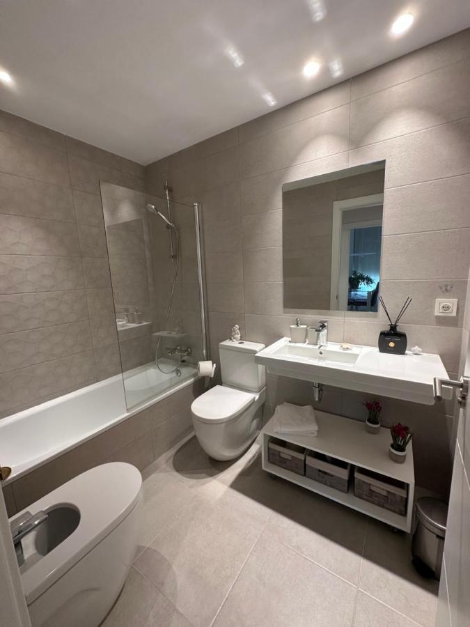Apartament A Estrenar Amplio Con Piscina Y Parking Getxo Zewnętrze zdjęcie